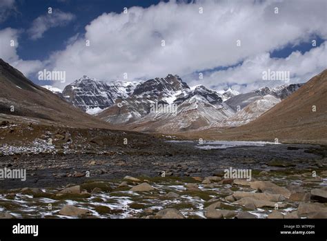 Lha Chu river valley and the Kailas Range (Gangdise Mountains) on the Mount Kailash Parikrama ...