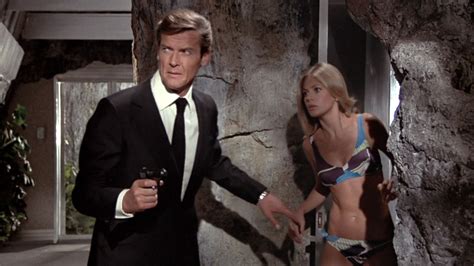 Baker's Log: A Quick Look: THE MAN WITH THE GOLDEN GUN (1974 - color)