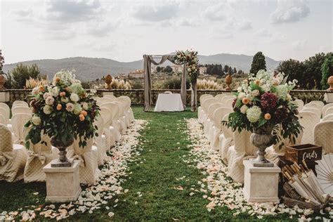 Wedding Flowers | Wedding Ceremony Decorations in Tuscany