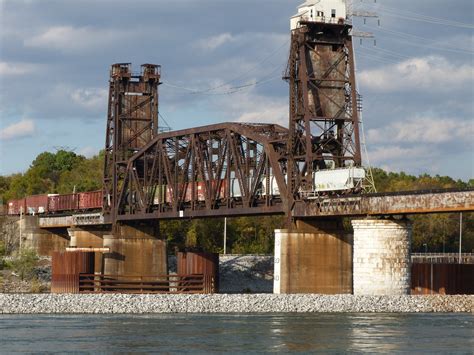 HistoricBridges.org - Tennessee River Railroad Bridge Photo Gallery