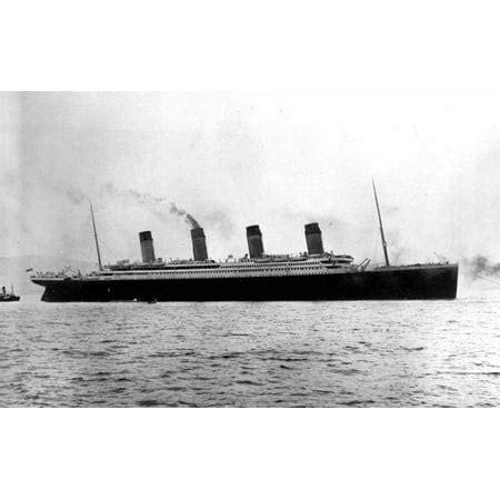 Photo The Titanic leaving Southampton Poster Print - Walmart.com