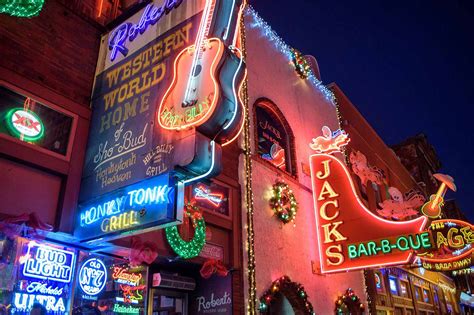 Nashville Mayor Asks Lower Broadway Bars to Close, Adds Capacity Limits ...