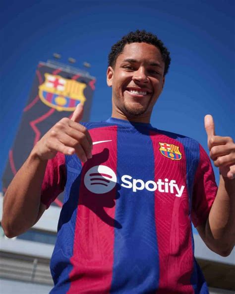 Vitor Roque arrives in Barcelona ahead of €40 million January transfer