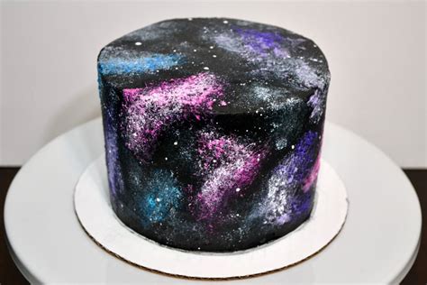 Made a galaxy cake for a friend that loves the stars! I think it’s so pretty! 😍 : Baking