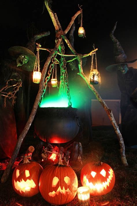 65 Best Halloween Outdoor Decoration Ideas For You - Instaloverz