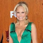 Kristin Chenoweth Height in cm, Meter, Feet and Inches, Age, Bio