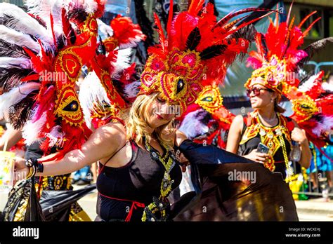 Notting hill carnival headdress hi-res stock photography and images - Alamy