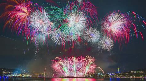 Seattle photographer captures the 'best fireworks show in 10 years' | king5.com