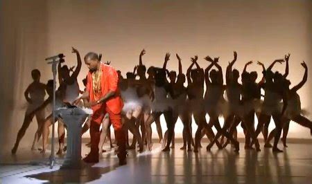 Kanye West rocks Saturday Night Live performance – SheKnows