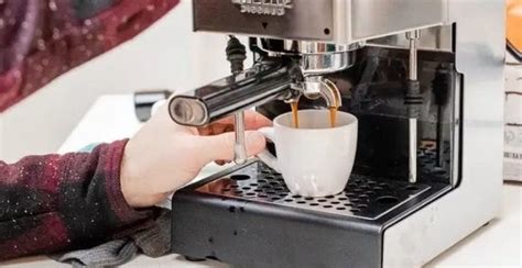 How to Use a Cappuccino Machine Like a Pro? - Kitchen Rank