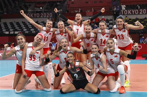 Olympics-Volleyball-China stunned by Turkey, U.S. ease past Argentina ...