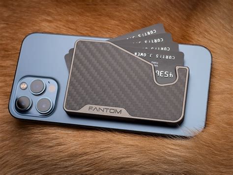 Fantom C iPhone MagSafe wallet has an all-aluminum chassis that fans out your cards » Gadget Flow