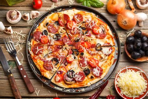 Pizza Pan Vs Stone — What’s The Difference? - Foods Guy