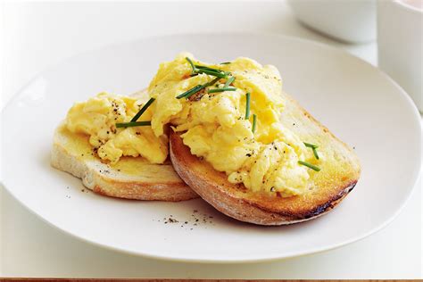 scrambled eggs on toast healthy