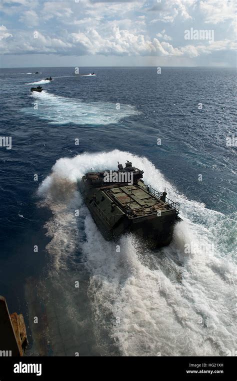 Amphibious dock loading ship hi-res stock photography and images - Alamy