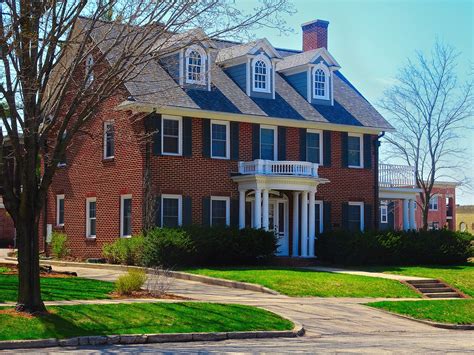 File:Colonial Revival Style House - panoramio (2).jpg - Wikimedia Commons