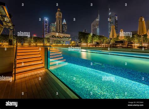 Four Seasons swimming pool in Dubai International Financial Centre ...