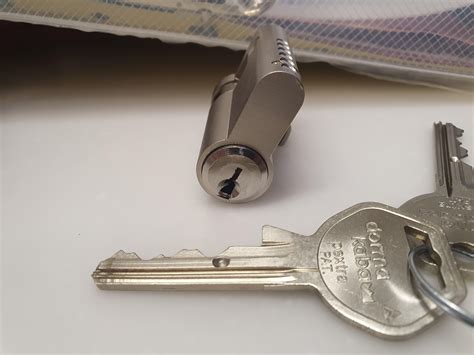 Anyone know anything about this lock. The key says Dorma Kaba Pextra ...