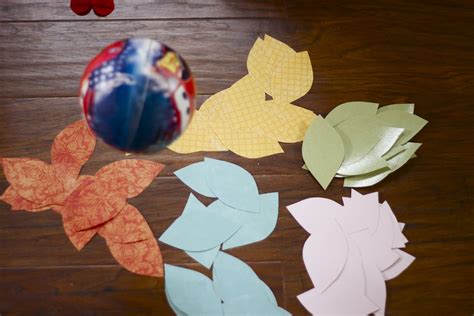 d a n i e l l e b u r k l e o : diy: paper leaves wreath