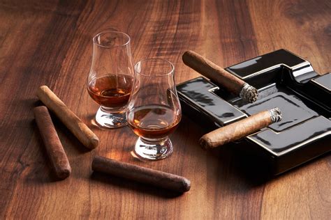 How to taste cigar flavors in whisky