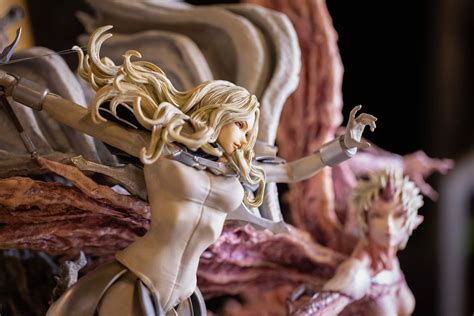 Claymore: prototipo colorato della Teresa vs Priscilla Elite Exclusive Statue