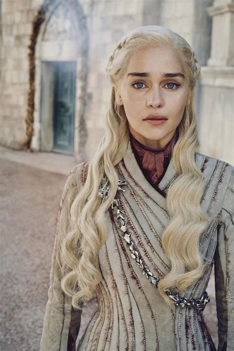 Emilia Clarke as Khaleesi | Game of thrones costumes, Emilia clarke ...