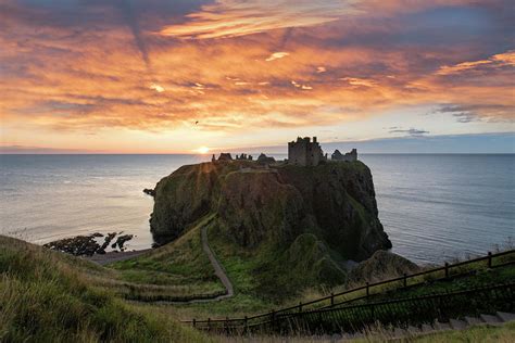 October Sunrise over Dunnottar Castle Photograph by Veli Bariskan