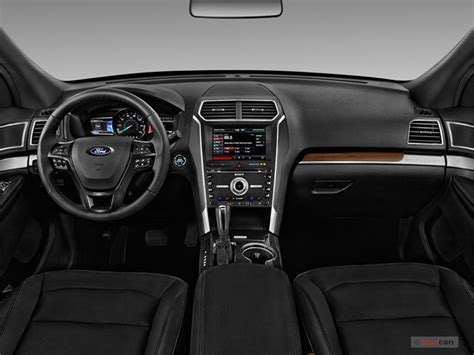 2017 Ford Explorer Pictures: Dashboard | U.S. News & World Report