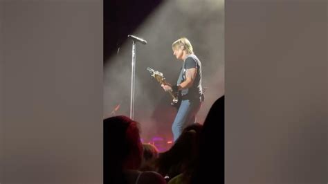 Keith Urban - Long Hot Summer (guitar solo) - Zappo’s Theater, Las ...