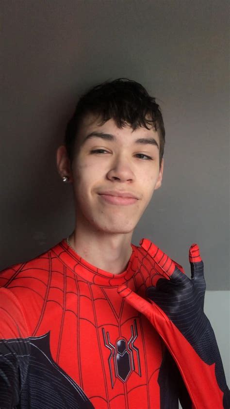 My Spider-Man suit finally came today I can finally start showing my cosplay side [Self] : r/cosplay