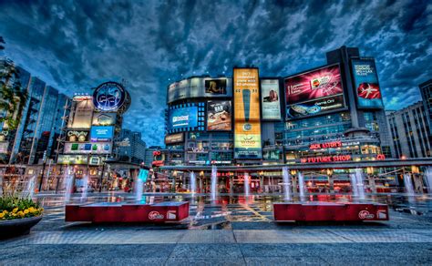 Toronto - Yonge & Dundas Square by Photo Col / 500px