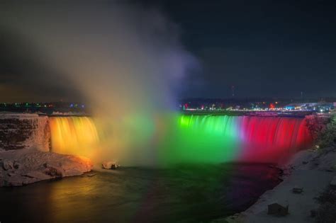 ﻿See Niagara Falls in Yellow, Green and Red!