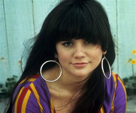 Linda Ronstadt Biography - Childhood, Life Achievements & Timeline