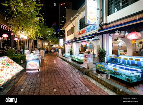 SINGAPORE - CIRCA APRIL, 2019: view of Boat Quay in Singapore at night Stock Photo - Alamy