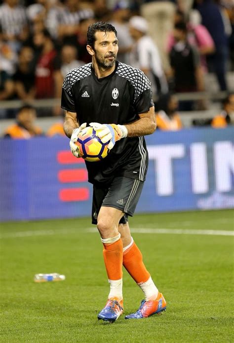 Gianluigi Buffon Psg Bio : Age, Real Name, Net Worth 2020 and Partner