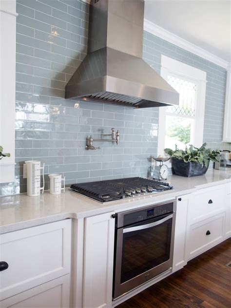 Fixer Upper: Texas-Sized House; Small Town Charm | Kitchen backsplash trends, Kitchen design ...