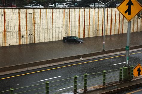 New York flooded by heavy rains, subway partly paralyzed