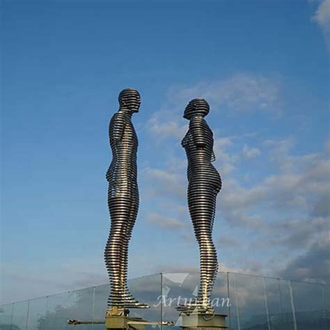 Monument Ali and Nino, Famous Lover Steel Sculpture