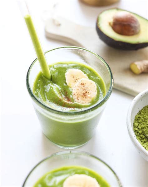 Energizing Matcha Smoothie - Detoxinista