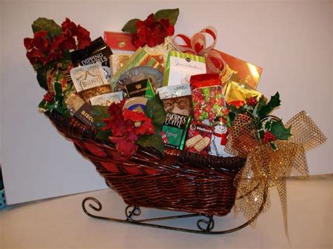 30 Best Christmas Gift Basket Ideas for families and others | Best christmas gift baskets ...