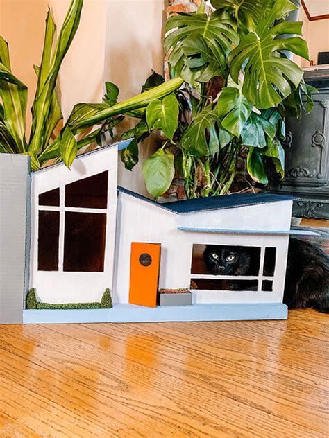 Designer Creates Her Cats A Mid-Century Modern Style Cardboard House And They Love It