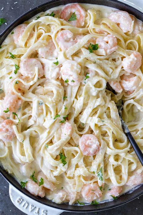 Shrimp Fettuccine Alfredo Recipe (30 Minutes) - Momsdish