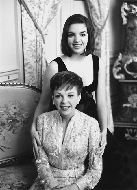 Judy Garland and daughter Liza Minnelli photographed in London... (1964) : r/OldSchoolCool