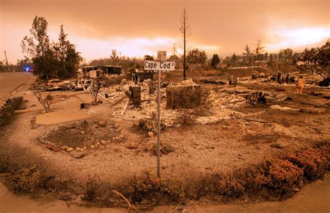 Carr fire death toll rises to 5 as "very active" fire behavior continues