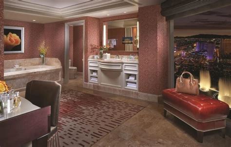 10 Best Las Vegas Hotels with In-Room Jacuzzi Tubs in 2022