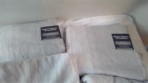 Better Homes & Gardens Bath Towels, 5 Pieces | Property Room