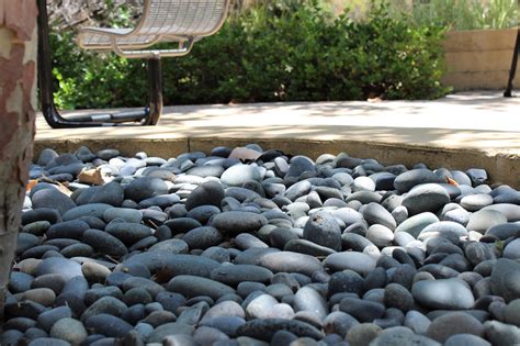 5 Gorgeous Beach Pebble Landscaping Ideas You Need to Use this Summer | Online Stone Solutions