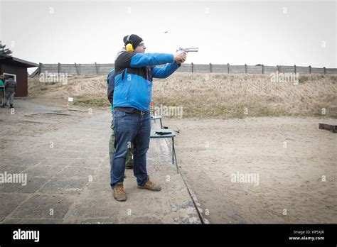 Desert eagle pistol hi-res stock photography and images - Alamy