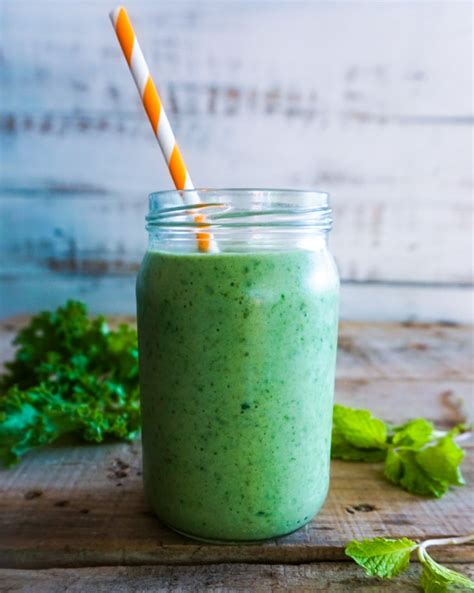 My 3 favorite avocado smoothies - a healthy recipe by Familicious