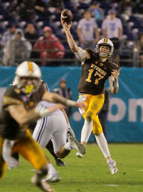 Wyoming quarterback Josh Allen returning for redshirt junior season